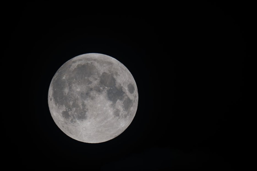 Full moon. Credit: Sævar Helgi Bragason